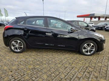 Hyundai i30 II Hatchback 5d 1.6 GDI 135KM 2015 Hyundai i30 1,6 benzyna 135KM nawigacja kamera, zdjęcie 19