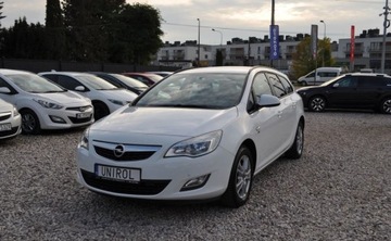 Opel Astra J Sports Tourer 1.4 Twinport ECOTEC 100KM 2012 Opel Astra 150 JAHRE Benzyna Tempomat Cz. parkowania Klimatyzacja 1.4 100KM, zdjęcie 1