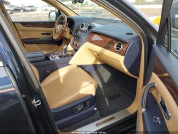 Bentley Bentayga 2019 Bentley Bentayga V8, 2019r., 4x4, 4.0L 4.0 Benzyna 542KM, zdjęcie 8