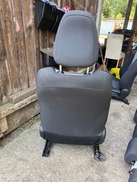 FOTELE PRZEDNIE KANAPA OPARCIE TOYOTA YARIS III 2018r. 5D