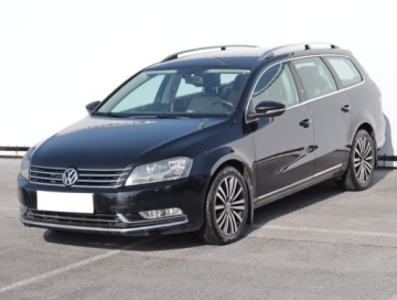 Volkswagen Passat B7 Variant 2.0 TDI CR DPF BlueMotion 140KM 2011 VW Passat 2.0 TDI, Salon Polska, Klima, zdjęcie 1