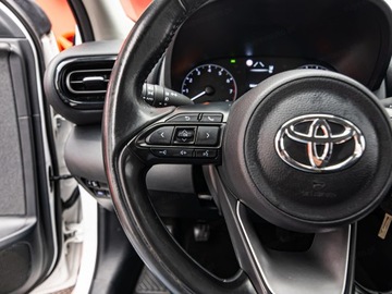 Toyota Yaris IV Hatchback 1.0 VVT-i 72KM 2022 TOYOTA Yaris 1.0 Comfort Hatchback 72KM 2022, zdjęcie 11