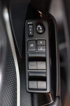 Toyota C-HR I Crossover Facelifting 2.0 Hybrid Dynamic Force 184KM 2023 Toyota C-HR 2.0 Hybrid Style 2.0 Hybryda 184KM, zdjęcie 24