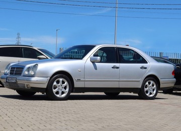 Mercedes Klasa E W210 1998 Mercedes E240 V6 aut Elegance 160000km Skóra Hak Grzane fotele 2xParktronik, zdjęcie 31