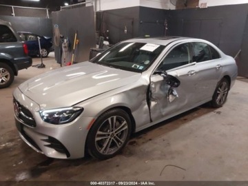 Mercedes Klasa E W213 2022 Mercedes-Benz Klasa E 2022r, 4Matic, 2.0L 2.0 Benzyna 255KM, zdjęcie 1