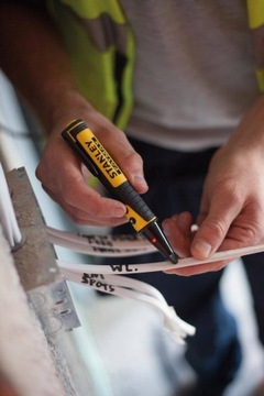 БЕСКОНТАКТНЫЙ ДЕТЕКТОР НАПРЯЖЕНИЯ FATMAX