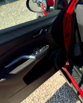 Honda Civic VIII Hatchback 3d 1.8 i-VTEC 140KM 2011 Honda Civic 1.8 i-VTEC 140KM benzyna niski przebieg PDC Climatronic welur, zdjęcie 12