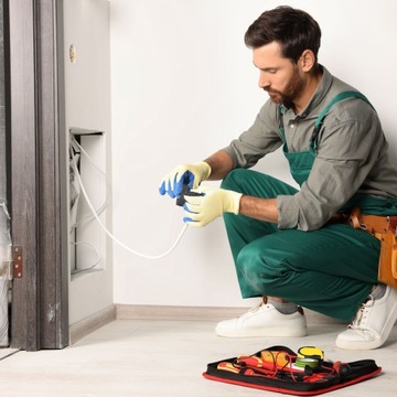 ИЗОЛЕНТА, клейкая черная, 10м/18мм, самоклеящаяся ПВХ, водонепроницаемая