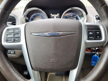 Chrysler Town &amp; Country V 2013 town chrysler Touring L * V6 3.6l benzyna 283KM Dokumentacja *7 Miejsc, zdjęcie 17