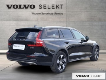 Volvo V60 II  Cross Country Facelifting 2.0 B4 197KM 2023 Volvo V60 Cross Country V60 CC Plus B4 D AWD aut,, zdjęcie 5