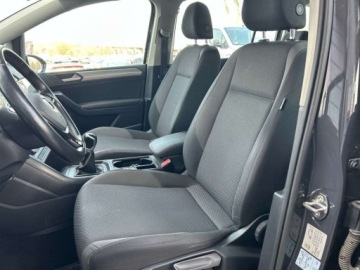 Volkswagen Touran III 1.5 TSI EVO 150KM 2021 Volkswagen Touran 1.5 TSI EVO Comfortline Plus. VAT Marza 1.5 Benzyna, zdjęcie 19
