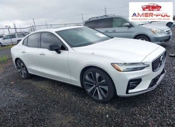Volvo 2022 Volvo S60 2022, 2.0L, B5 MOMENTUM, od ubezpieczalni