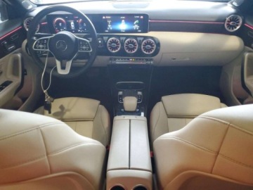 Mercedes Klasa A W177/V177 Sedan 2.0 220 190KM 2019 Mercedes-Benz Klasa A 2019r., A 220 4matic, 2L, od ubezpieczalni 2.0 191KM, zdjęcie 6