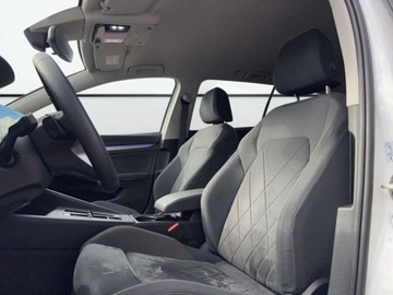 Volkswagen Golf VIII Variant 1.5 eTSI 150KM 2023 Volkswagen Golf VW GOLF VARIANT VIII Webasto Ambient CarPlay 1.5 Benzyna, zdjęcie 10