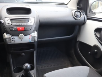 Citroen C1 I Hatchback 3d Facelifting 1.0 i 68KM 2012 Citroen C1 1.0, zdjęcie 7