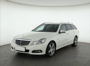 Mercedes Klasa E W212 Kombi 200 CGI BlueEFFICIENCY 184KM 2010 Mercedes E E 200 Kompressor, Automat, Skóra, zdjęcie 1