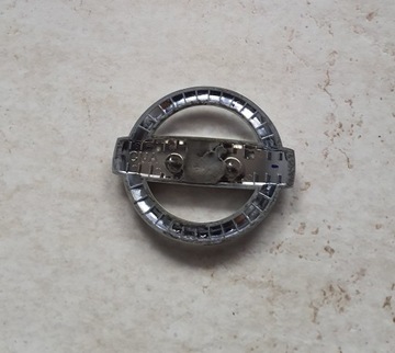 NISSAN JUKE F15 ZNAKY ZNAK KRYT ZADNÍ ORIG.