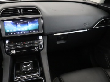 Jaguar F-Pace SUV 2.0 i4 250KM 2019 Jaguar F-Pace 25t AWD, Salon Polska, Serwis ASO, zdjęcie 7