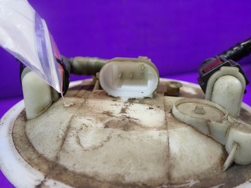 OPEL MOVANO A I 03-10 2.5 D 99KM SENZOR PALIVA PLOVÁK 4 PIN