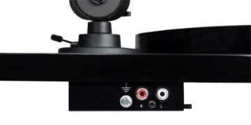 Pro-Ject E1 PHONO со встроенным предусилителем +Audio-Technica AT3600L