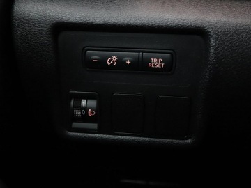 Nissan Micra V 1.0 73KM 2018 Nissan Micra Klimatyzacja Czujniki parkowania, zdjęcie 30