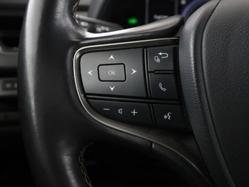 Lexus UX Crossover 250h 184KM 2019 Lexus UX FV23 250h Automat Executive Line Tempomat, zdjęcie 27