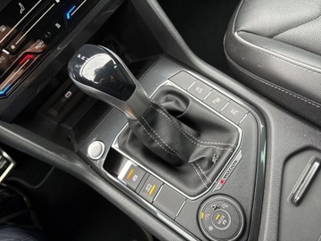 Volkswagen Tiguan II SUV Facelifting 2.0 TDI 200KM 2021 Volkswagen Tiguan R-line Kamery 360 HarmanKardon Zawieszenie DCC ACC Faktu, zdjęcie 15