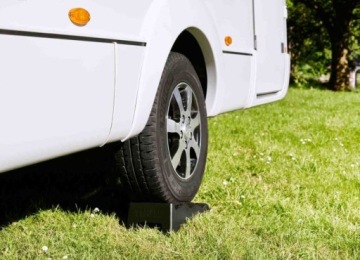 Выравнивающая подставка для колеса кемпера Thule Levelers