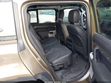 Land Rover Defender IV (L663) 2024 Land Rover Defender 130 P300 S 2024 3.0 Benzyna 296KM, zdjęcie 13