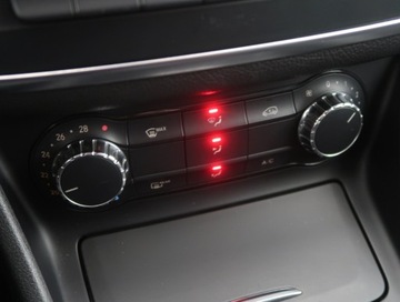 Mercedes CLA C117 Coupe 1.6 200 156KM 2013 Mercedes CLA 200, Salon Polska, Automat, Skóra, zdjęcie 11