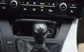 BMW Seria 5 F10-F11 Touring 520d 184KM 2010 BMW Seria 5 2.0D M Pakiet Navi 2 KPL KOL Super Stan Sprowadzony 2.0 185KM, zdjęcie 34
