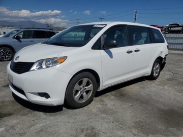 Toyota Sienna III 2017 Toyota Sienna Toyota Sienna L FWD 7-Passenger (Natl) 3.5 Benzyna 296KM, zdjęcie 2