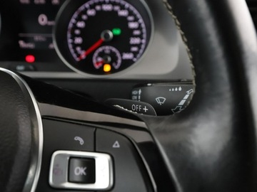Volkswagen Golf VII Variant 1.2 TSI BlueMotion Technology 110KM 2015 Volkswagen Golf DSG klima auto navi czujniki, zdjęcie 31