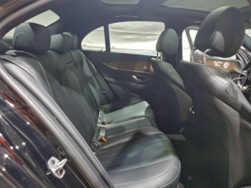 Mercedes Klasa E W213 2022 Mercedes-Benz Klasa E 350 4Matic 2022 2.0L 2.0 Benzyna 255KM, zdjęcie 10