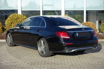 Mercedes Klasa E W213 Limuzyna 2.0 220d 194KM 2016 Mercedes-Benz Klasa E Panorama Skora HeadUp AMG InteriorExterior Tempo, zdjęcie 4