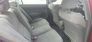 Honda Civic VIII Sedan 1.8 i-VTEC 140KM 2006 Honda Civic Ozarow Mazowiecki 1.8 benzyna 2006 rok produkcji KOMIS TYSIAK, zdjęcie 6