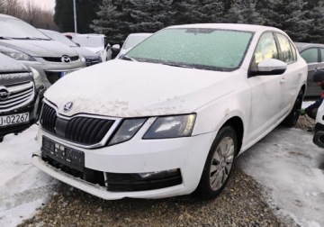 Skoda Octavia III Liftback Facelifting 1.5 TSI ACT 150KM 2019 Skoda Octavia 2019r, 1.5 Benzyna. SALON POLSKA. Uszkodzony prawy przod. Pa