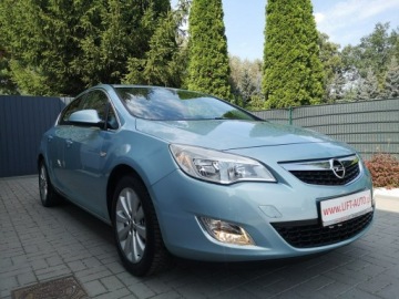 Opel Astra J Hatchback 5d 1.6 Twinport ECOTEC 115KM 2010 Opel Astra 1,6 16v Klimatronik Isofix Tempomat Alu, zdjęcie 2