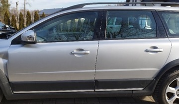 DVEŘE LEVÝ PŘEDNÍ VOLVO XC70 07-16 ROK BARVA 426-26 ZÁRUKA