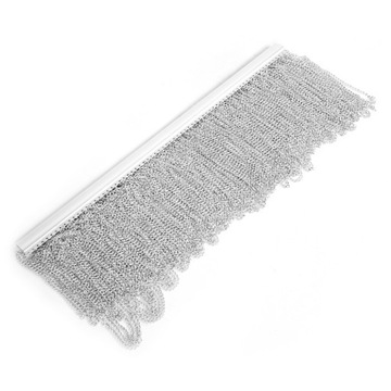 Комплект штор на металлической цепочке для подвешивания в хозяйстве.