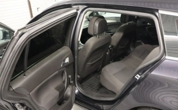 Opel Insignia I Sports Tourer 2.0 CDTI ECOTEC 110KM 2009 Opel Insignia Panorama, Multifunkcja, Tempomat, Komputer, Climatronic, Zad, zdjęcie 8