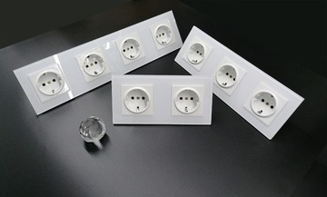 ЧЕТЫРЕХРОЗЕТКА СТЕКЛЯННАЯ С 8 USB 5В/2.1А