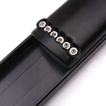 Практика игры на карманной акустической гитаре.