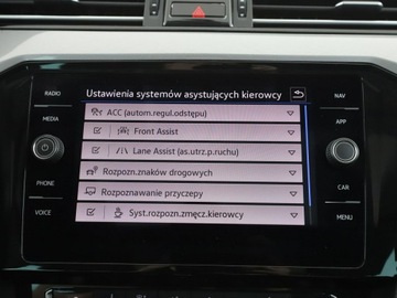 Volkswagen Passat B8 Variant 2.0 TDI BlueMotion SCR 150KM 2019 Volkswagen Passat navi czujniki parkowania, zdjęcie 26