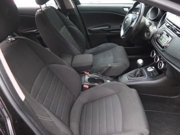Alfa Romeo Giulietta Nuova II Hatchback 5d Facelifting 1.4 TB 16v 120KM 2016 Alfa Romeo Giulietta 1.4 T, Salon Polska, Klima, zdjęcie 8