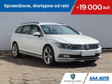 Volkswagen Passat 2018 VW Passat 2.0 TDI, Salon Polska, Klima