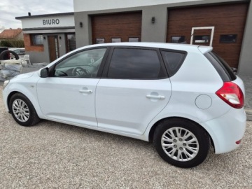 Kia Ceed I Hatchback 5d Facelifting 1.6 CRDi VGT 115KM 2011 Kia Ceed 2011 Sliczna 1.6 CRDI z Niemiec Zarejestrowana Gwarancja 1.6, zdjęcie 4