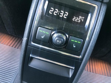 SEATS SEATS SUPERB IIFL седан электрический