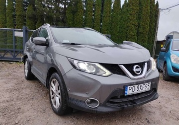Nissan Qashqai II Crossover 1.2 DIG-T 115KM 2017 Nissan Qashqai 2017r, 1.2 Benzyna. Uszkodzone boki. Jezdzi. 1.2 Benzyna