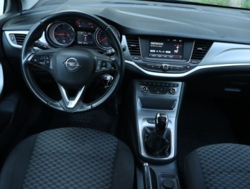 Opel Astra J GTC 1.6 CDTI Ecotec 110KM 2018 Opel Astra 1.6 CDTI, Salon Polska, Serwis ASO, zdjęcie 6